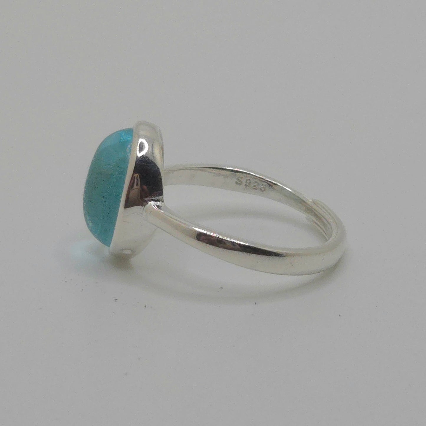 Aquamarine Carbachon Ring